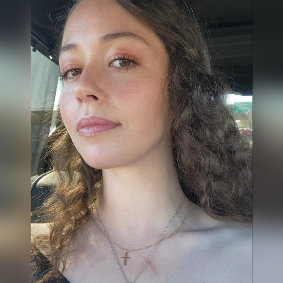 Meet your Posher, Nadia - Picture 2 of 2